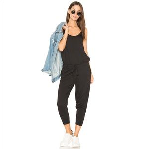 Chic Black Jumpsuit! 💘🖤